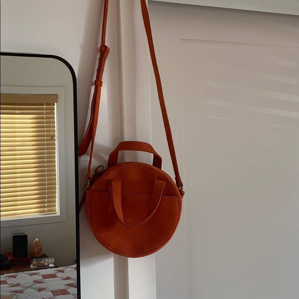 Madewell Simple Circle Crossbody Bag -Salmon Pink